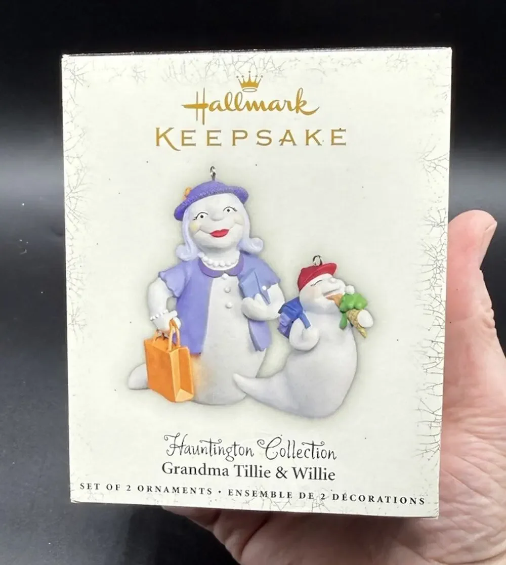 Hallmark GRANDMA TILLIE & WILLIE Hauntington Collection Halloween Ornament 44D